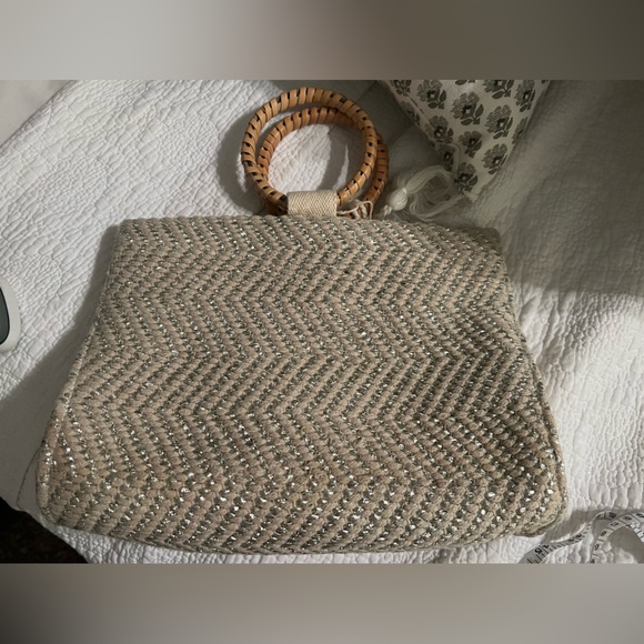 America and Beyond Straw and Metallic handbag like new used once - Picture 9 of 10
